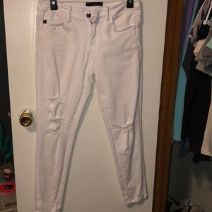 White skinny jeans !!